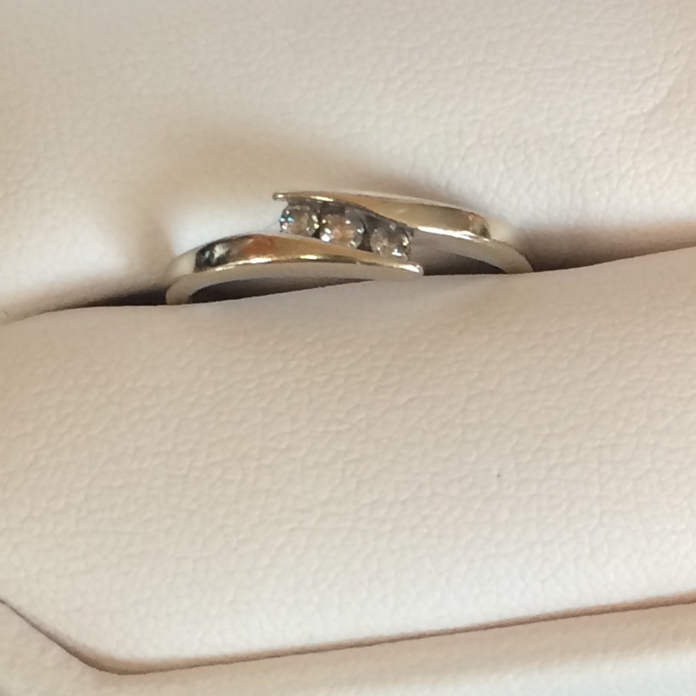 Beautiful REAL diamond ring